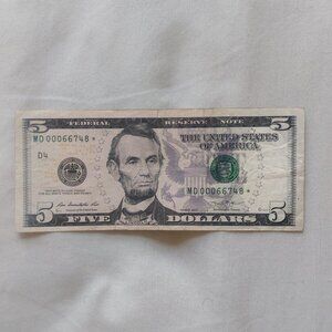$5 dollar bill with star note and low serial number